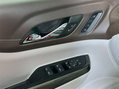 Used 2023 GMC Acadia SLT w/ Technology Package image 21