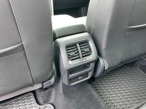 Certified 2022 Volkswagen Taos SEL AWD/4WD image 16