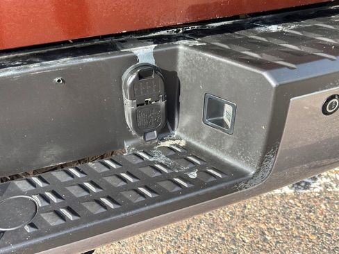 Used 2017 Nissan Titan Platinum Reserve AWD/4WD image 13