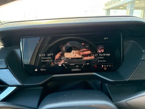 Used 2025 GMC Acadia Elevation image 18