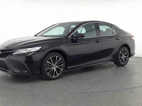 Used 2023 Toyota Camry SE image 1