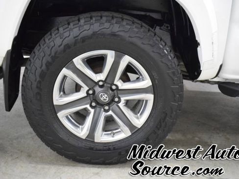 Used 2017 Toyota Tacoma Limited w/ Tow Package AWD/4WD image 10