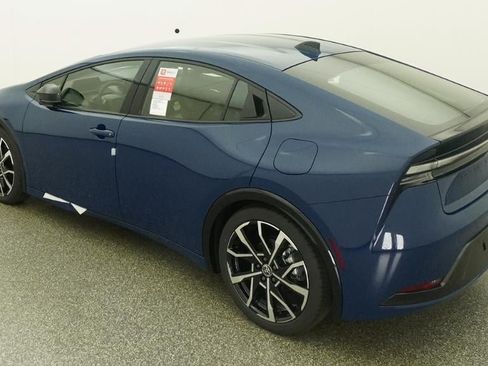 New 2026 Toyota Prius Plug-In Hybrid FWD image 5