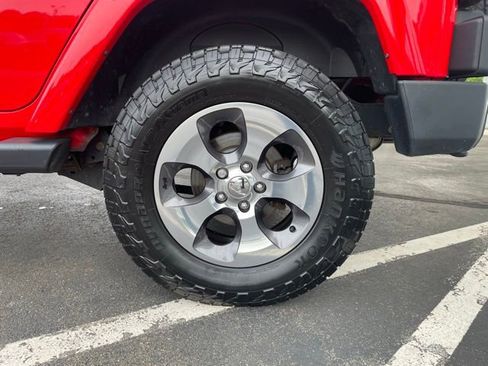 Used 2017 Jeep Wrangler Unlimited Sahara w/ Connectivity Group AWD/4WD image 21
