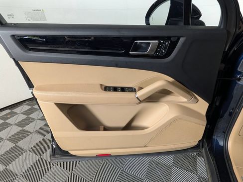 Certified 2023 Porsche Cayenne AWD/4WD image 23