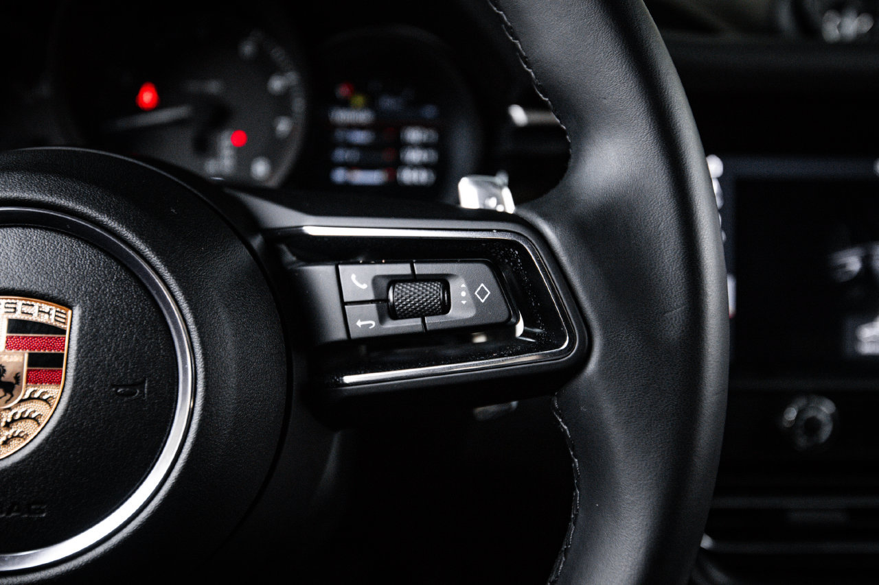 Certified 2023 Porsche Macan AWD/4WD image 16