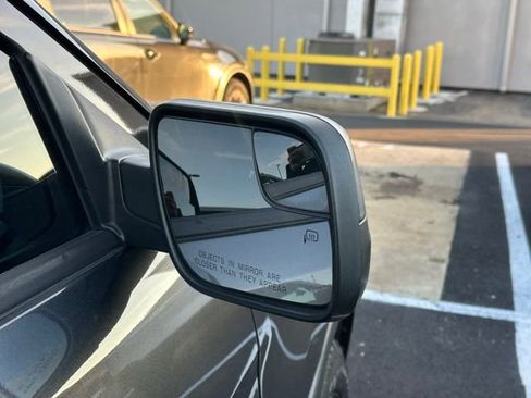 Used 2019 Ford Explorer XLT image 11