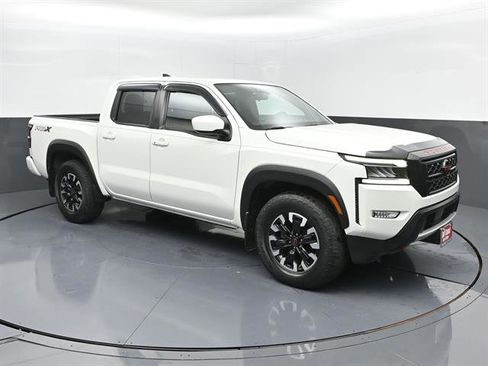 Used 2022 Nissan Frontier Pro-X image 2