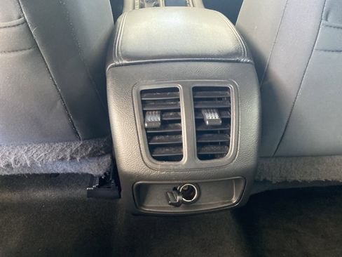 Used 2018 Ford Taurus SEL image 20