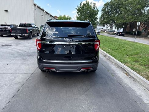 Used 2018 Ford Explorer XLT w/ Equipment Group 202A FWD image 10