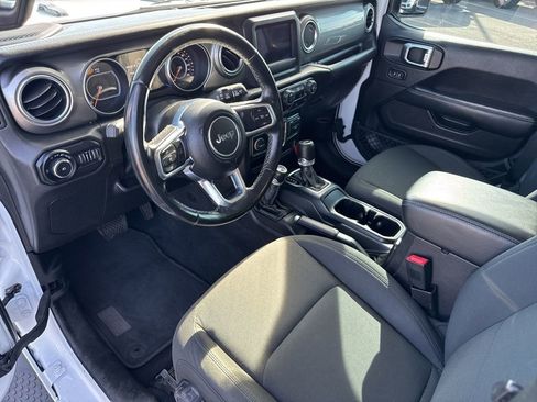 Used 2020 Jeep Wrangler Unlimited Sahara image 30