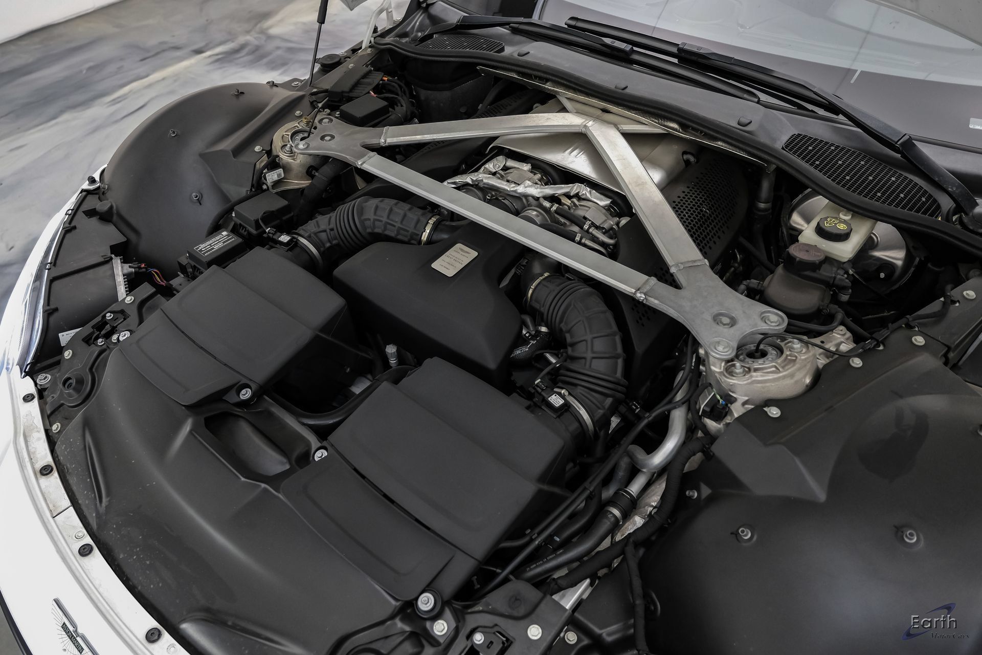 Used 2022 Aston Martin V8 Vantage Coupe RWD image 91