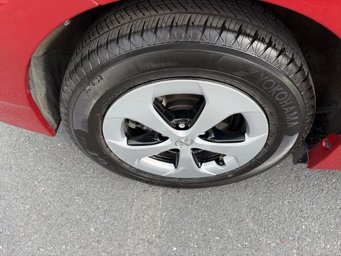 Used 2015 Toyota Prius Four FWD image 11