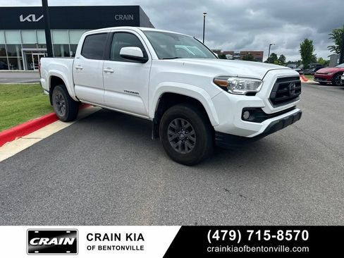 Used 2020 Toyota Tacoma SR5 RWD image 1