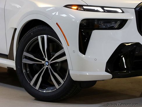 Used 2026 BMW X7 xDrive40i w/ M Sport Package image 3