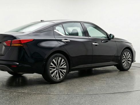 Used 2025 Nissan Altima 2.5 SV image 9