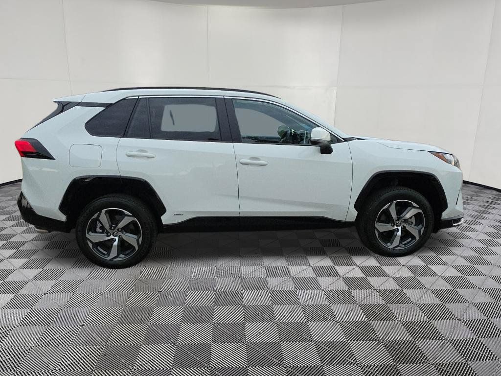 Used 2025 Toyota RAV4 SE AWD/4WD image 10