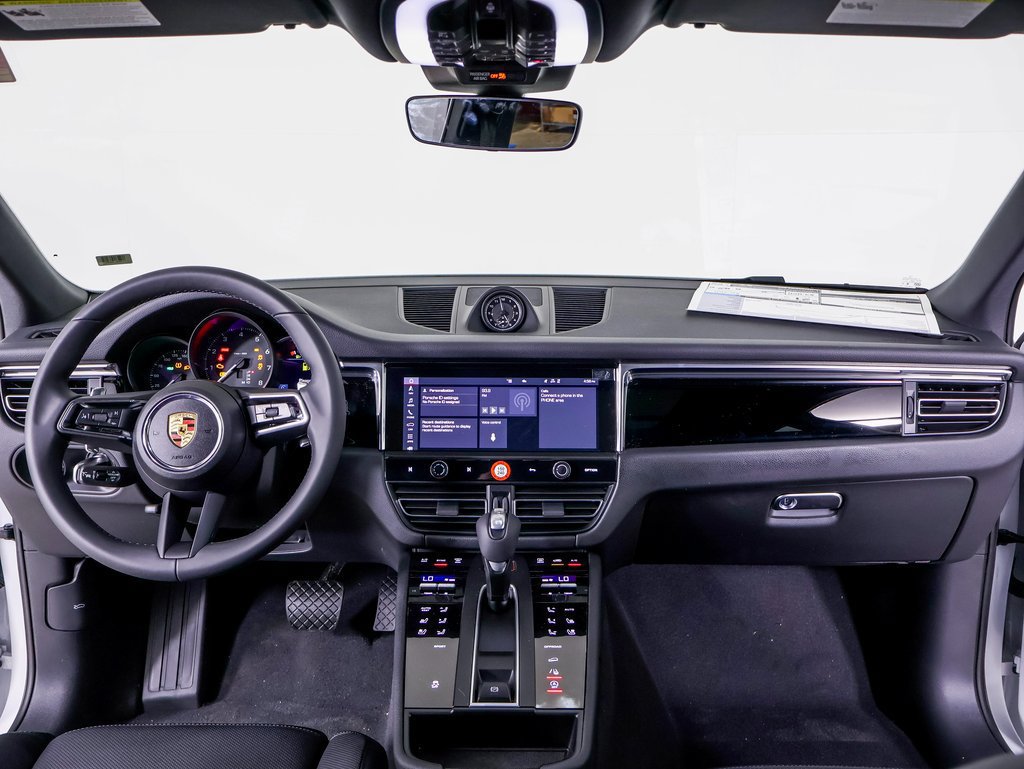 Certified 2025 Porsche Macan AWD/4WD image 11