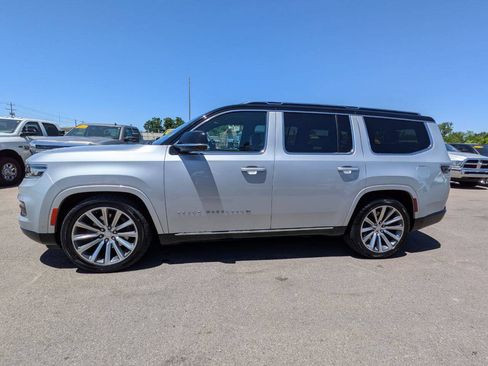 Used 2023 Jeep Grand Wagoneer 4WD image 2
