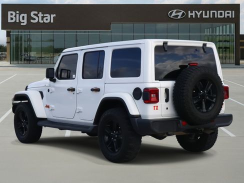 Used 2020 Jeep Wrangler Unlimited Sahara image 3