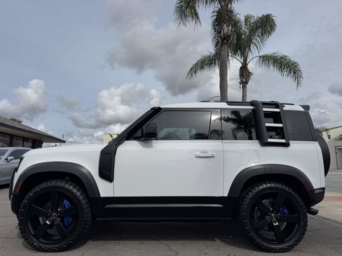 Used 2022 Land Rover Defender 90 X-Dynamic SE image 2