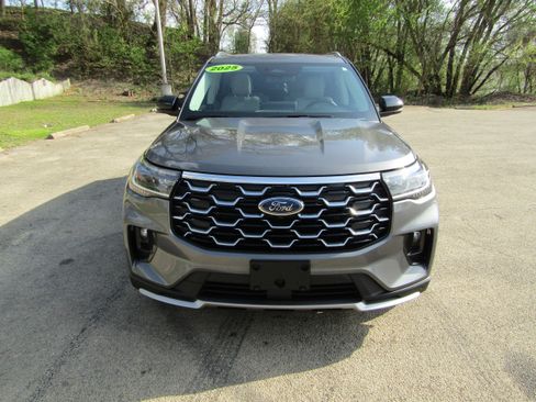 Used 2025 Ford Explorer Platinum w/ Ultimate Package image 7