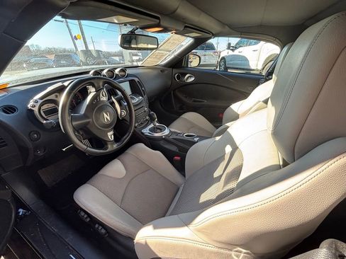 Used 2011 Nissan 370Z Touring w/ Sport Pkg image 7