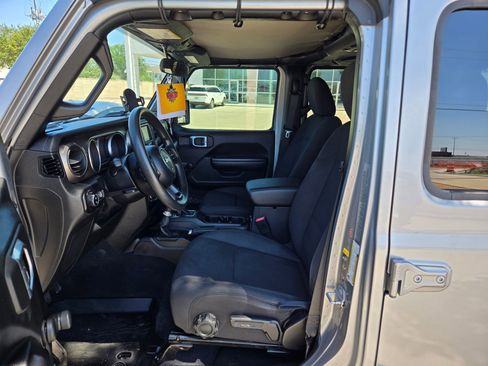 Used 2020 Jeep Gladiator Sport w/ Trailer Tow Package AWD/4WD image 9