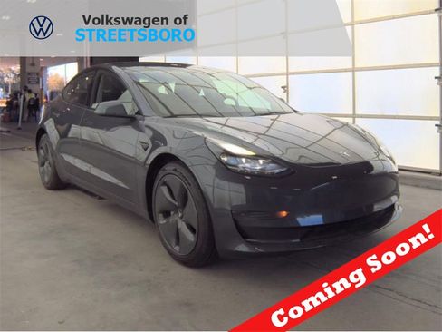 Used 2023 Tesla Model 3 Standard Range image 1