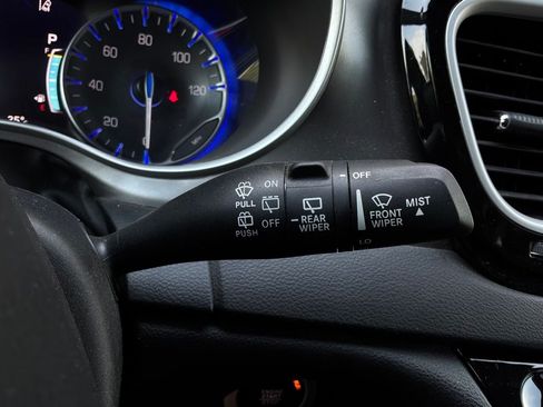 Used 2025 Chrysler Pacifica Select FWD image 43