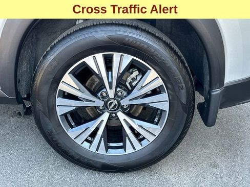 Used 2023 Nissan Rogue SV w/ SV Premium Package image 9