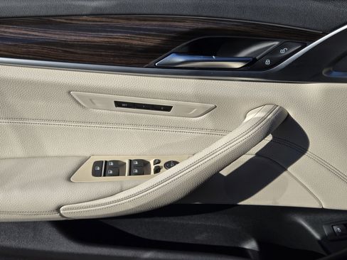 Used 2019 BMW 530i w/ Convenience Package image 28