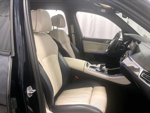 Used 2021 BMW X5 M50i w/ Executive Package image 10