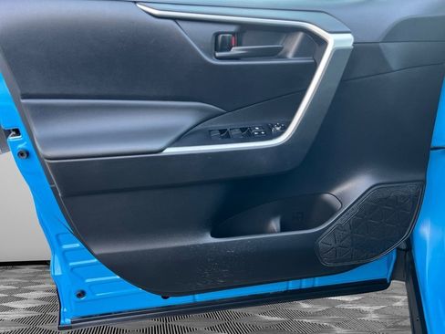 Used 2021 Toyota RAV4 LE image 22