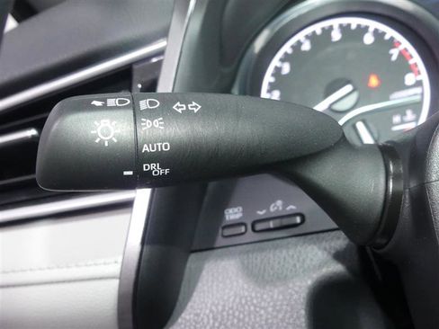 Used 2018 Toyota Camry XLE FWD image 34