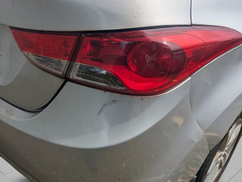 Used 2013 Hyundai Elantra GLS w/ Preferred Pkg FWD image 13
