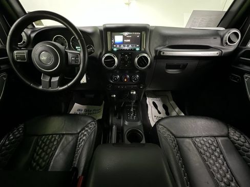 Used 2015 Jeep Wrangler Unlimited Rubicon AWD/4WD image 19