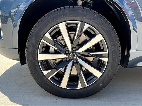 New 2026 Volvo XC90 B5 Core w/ Protection Package Premier image 24