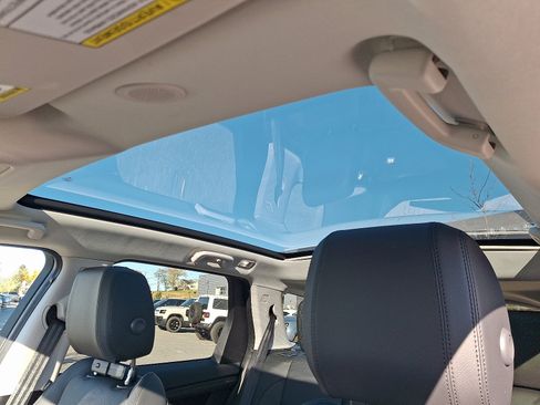 Used 2025 Land Rover Discovery Sport S image 14