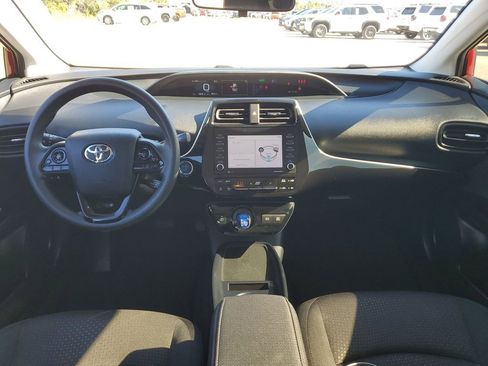 Used 2022 Toyota Prius LE image 24