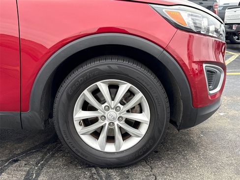 Used 2017 Kia Sorento LX w/ LX Convenience Package image 13