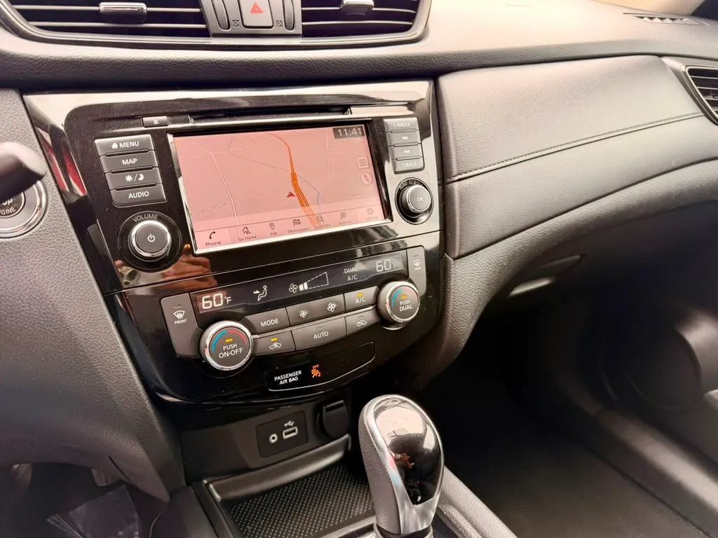 Used 2018 Nissan Rogue SV w/ Premium Package AWD/4WD image 13