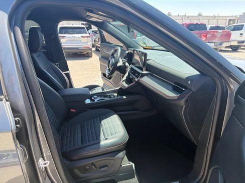 Used 2025 Ford Explorer ST-Line AWD/4WD image 18