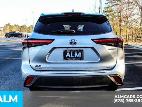 Used 2021 Toyota Highlander XLE image 11