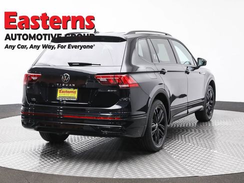 Used 2022 Volkswagen Tiguan SE R-Line image 5