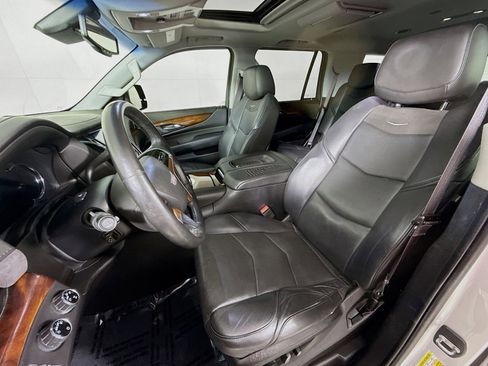 Used 2016 Cadillac Escalade Premium image 5