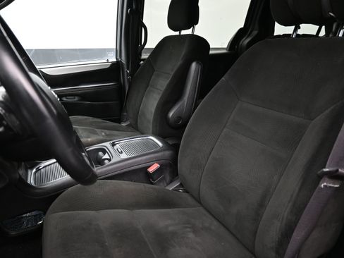Used 2015 Dodge Grand Caravan SXT w/ Blacktop Package image 11