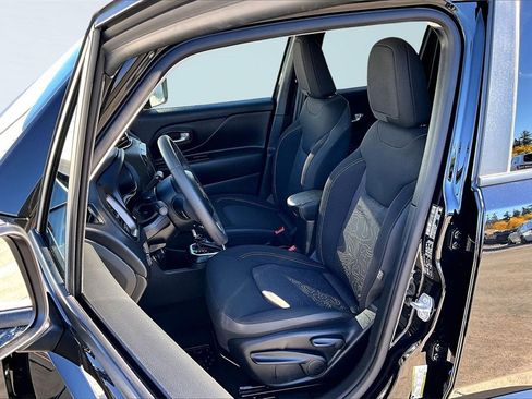 Certified 2023 Jeep Renegade Latitude w/ Sun/Sound Group image 26