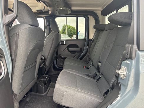Used 2025 Jeep Gladiator Sport AWD/4WD image 13