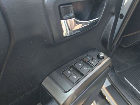 Used 2018 Toyota Tacoma TRD Sport AWD/4WD image 22
